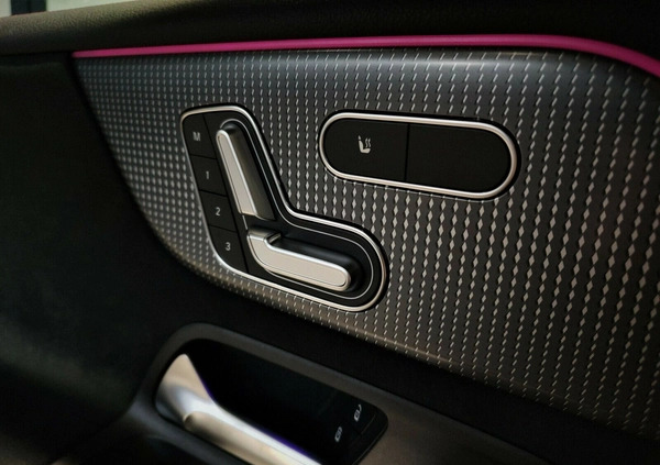 Mercedes-Benz EQB cena 289999 przebieg: 3582, rok produkcji 2023 z Ryn małe 352